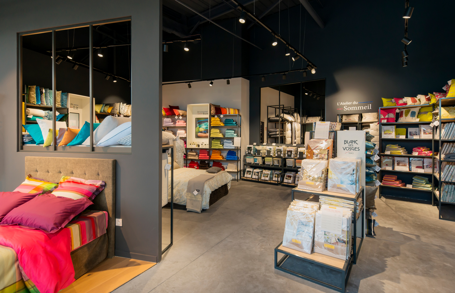 BLANC-DES-VOSGES_Magasin-Outlet-Village_DESIGN-D-ESPACE_archi-inteieur-designer-decorateur-retail_PLANET-DESIGN-PARIS-Eric-Berthes_03.jpg