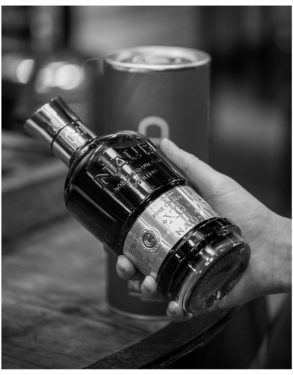 NAUD_Cognac-EXTRA-XO_SPIRITUEUX_Bouteilles-Etiquette-Identité-Marque_PLANET-DESIGN-PARIS-Eric-Berthes_09