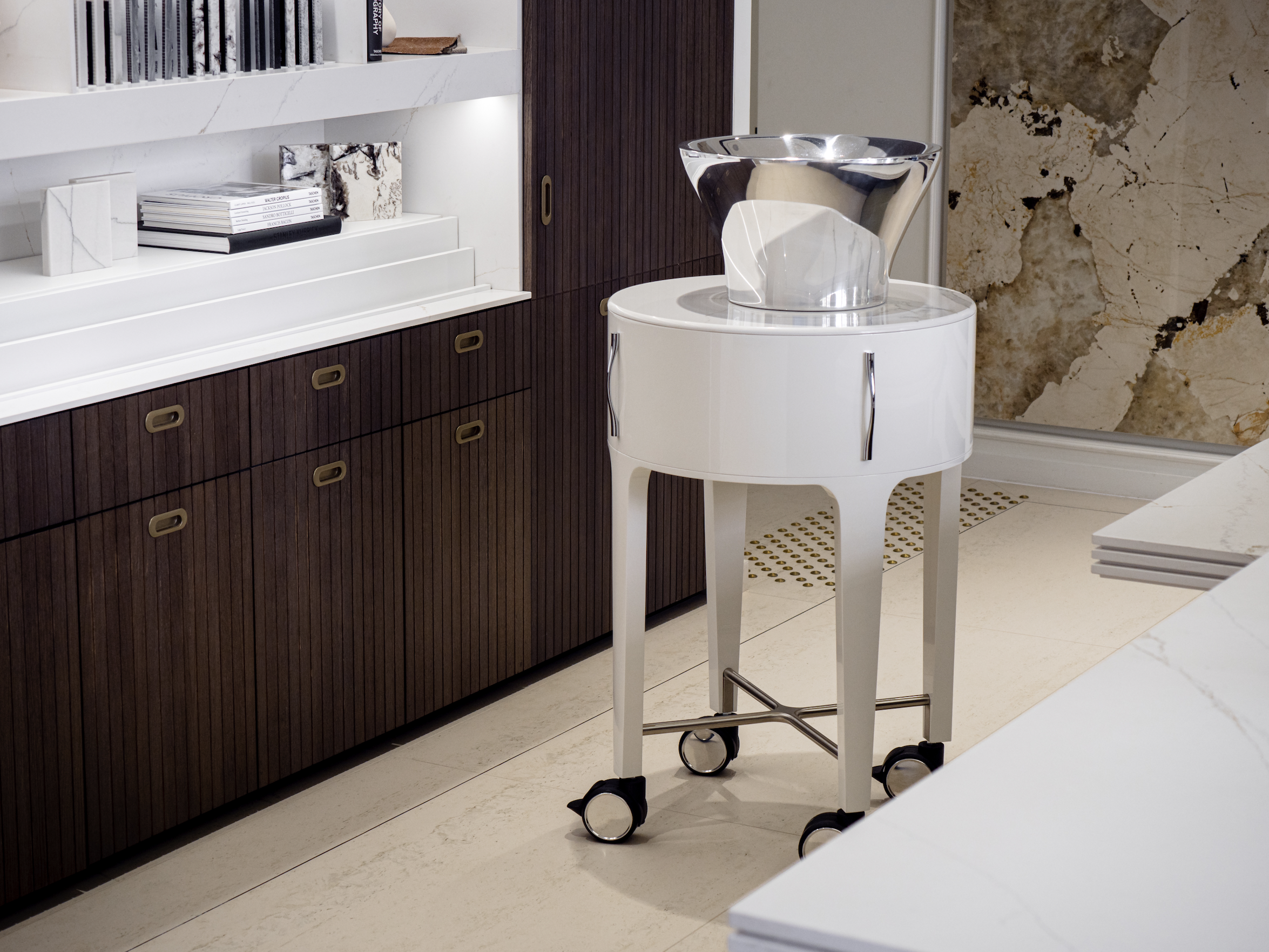 Planet-Design_Eric-Berthes_design_hotellerie_safran_prestige_trolley_1.png