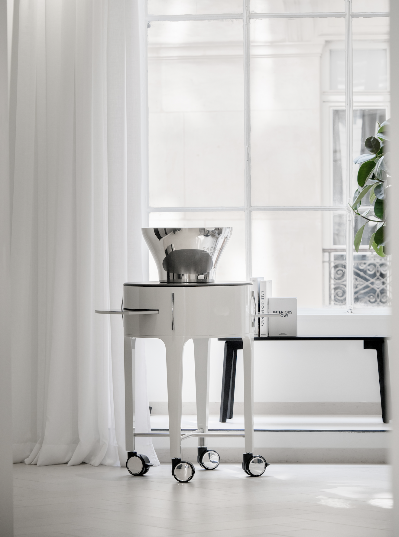 Planet-Design_Eric-Berthes_design_hotellerie_safran_prestige_trolley_2.png